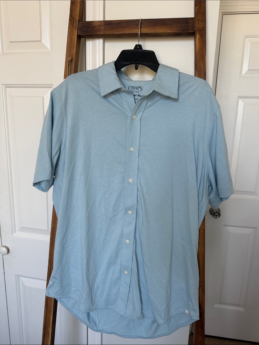 Chaps Men’s Pale Blue Short Sleeve Button-Down Shirt